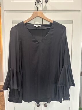 Ro & De Black Top with Sleek Crew Neck